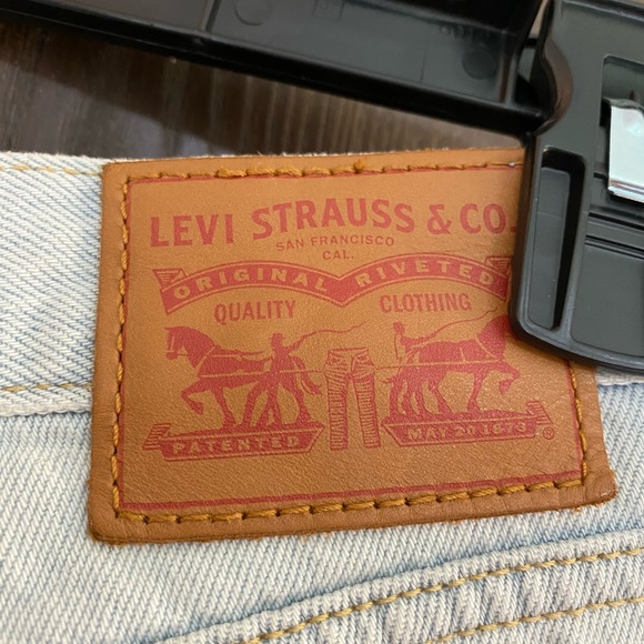 Levi 501 Shorts - Picture 3 of 5